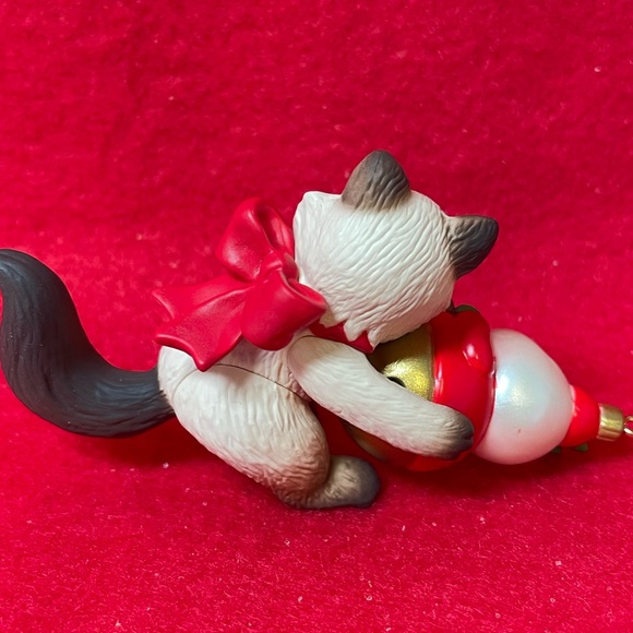 Mischievous Kitten Hallmark Ornament - Picture 3 of 5